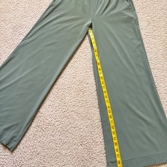 Vuori Villa Wideleg Pants - Women's In green Size small - Picture 13 of 13